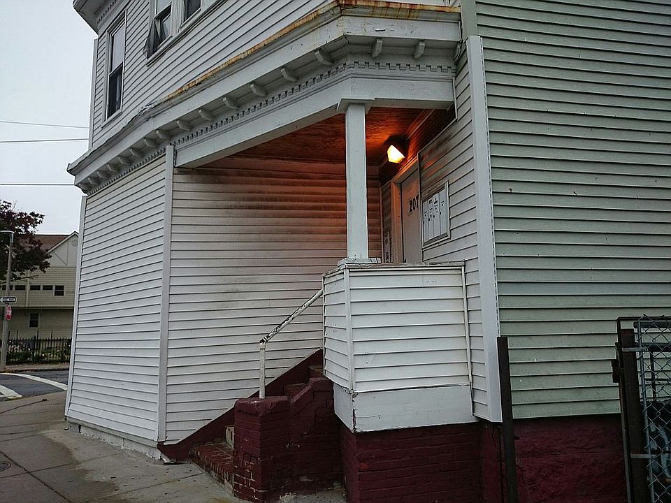 2nd image of 207 Woodrow Ave APT 2