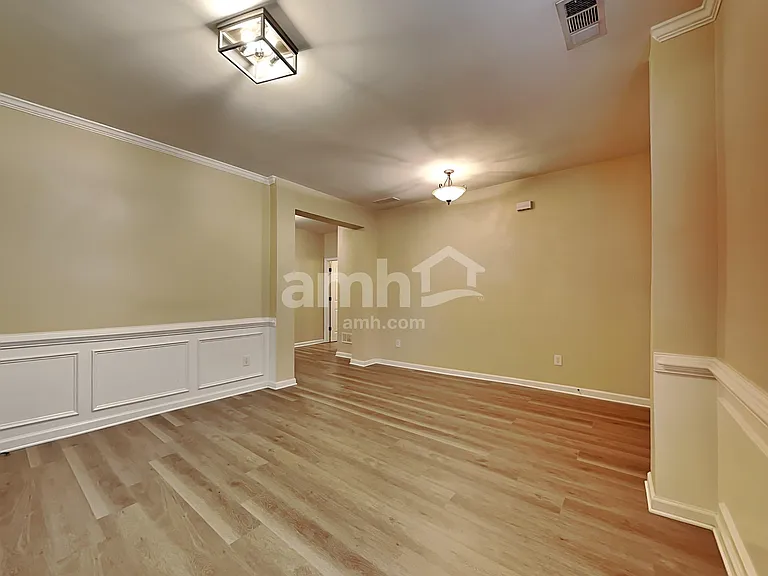556 Crestmont Ln — Photo 9