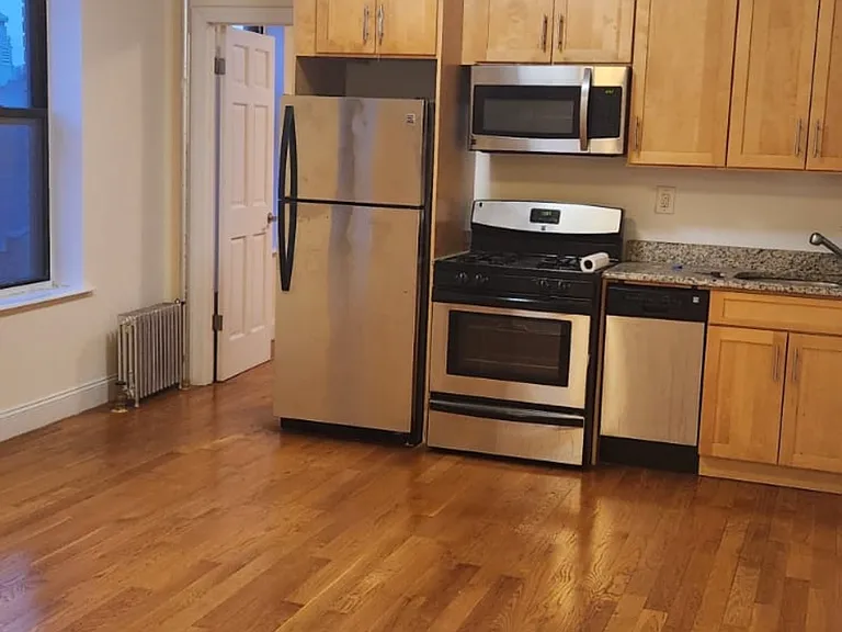 522 Ocean Ave #5P — Photo 2