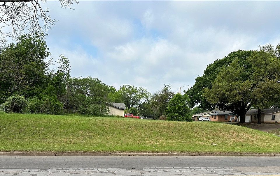 1st image of 417 Carver Ave