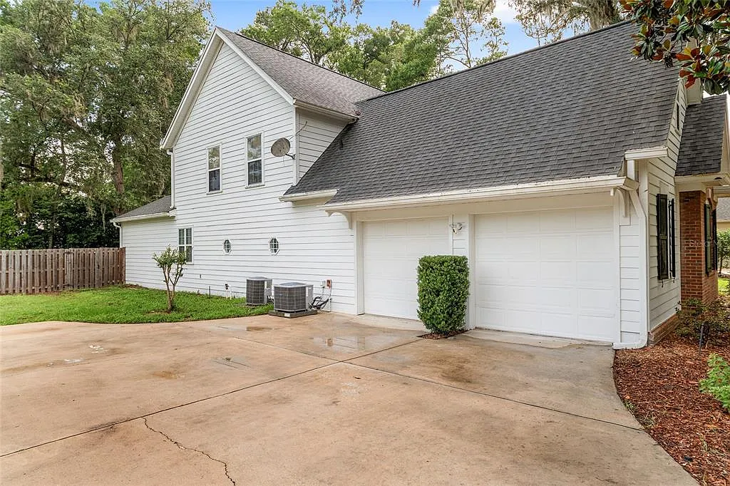 4 bed, 3.5 bath, 3020 sqft, $4,500 — Photo 2
