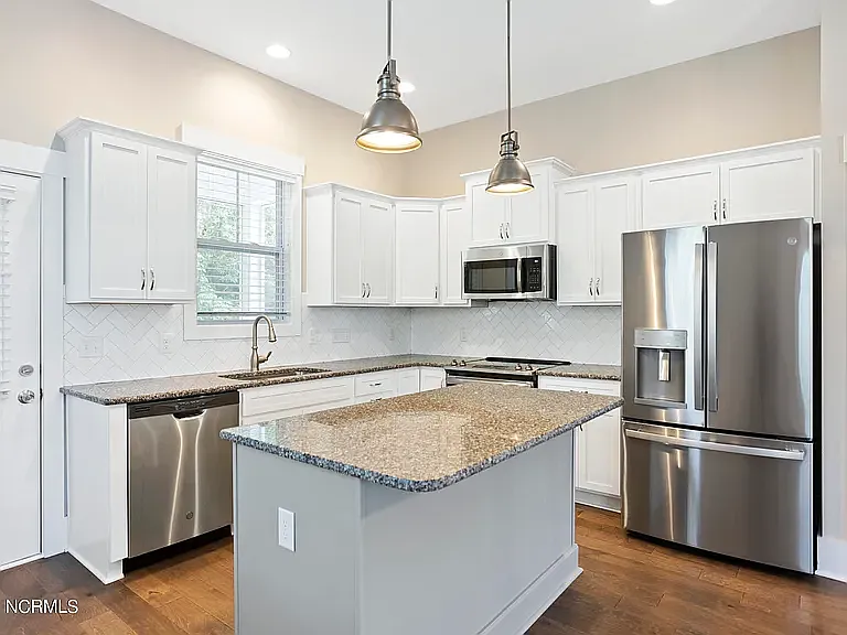 4076 Tamarisk Ln — Photo 9