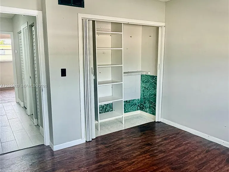 1705 W 57th St #506 — Photo 32