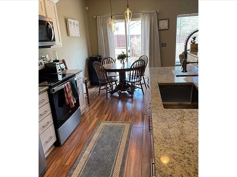 1050 Cheyenne Villas Point — Photo 4
