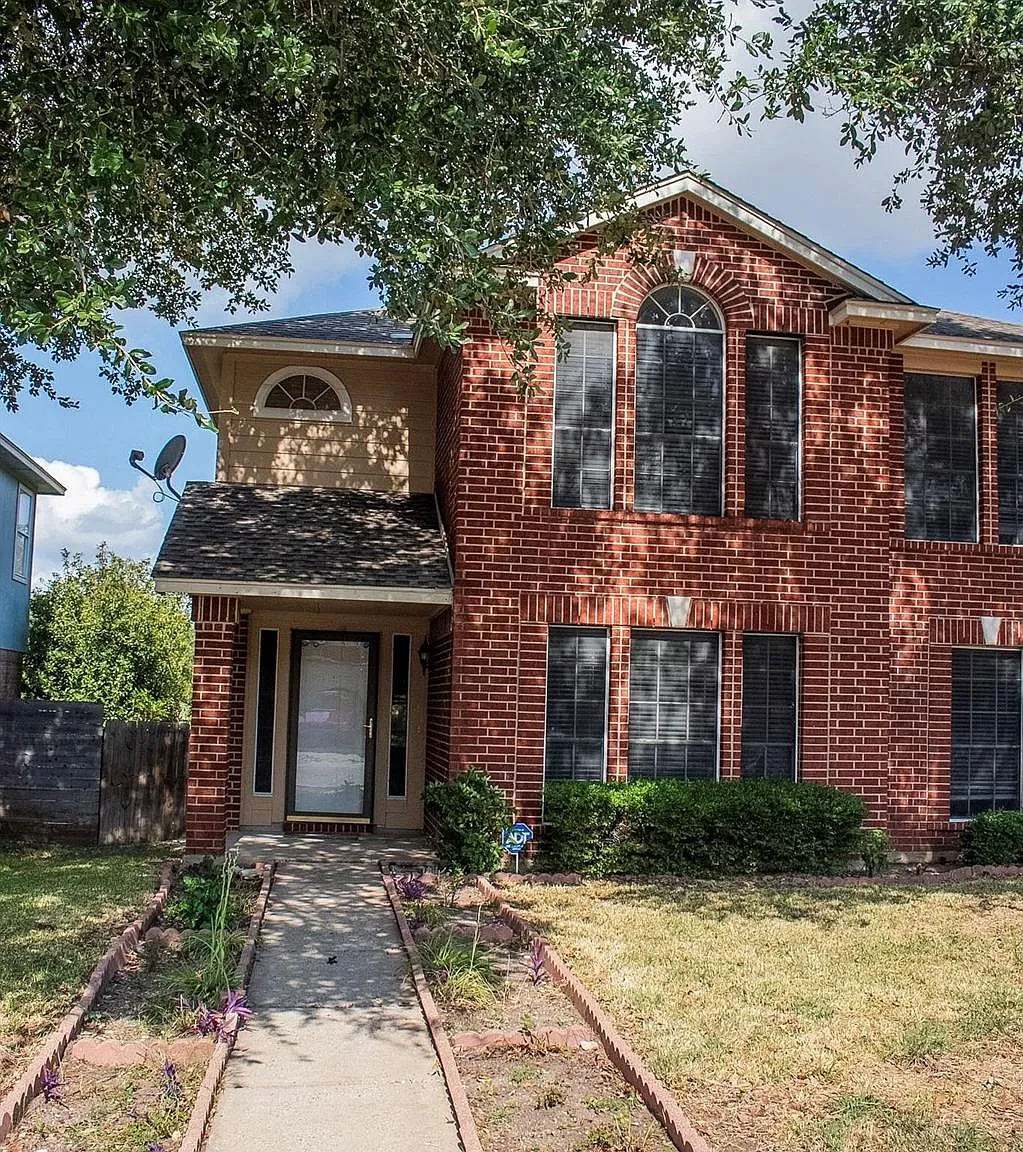 3 bed, 2.5 bath, 1455 sqft, $2,300 — Photo 4
