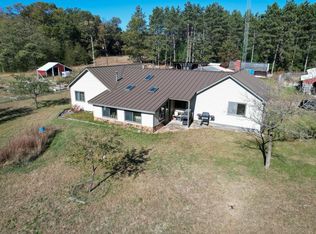 W5976 Howe Ln, New Lisbon, WI 53950