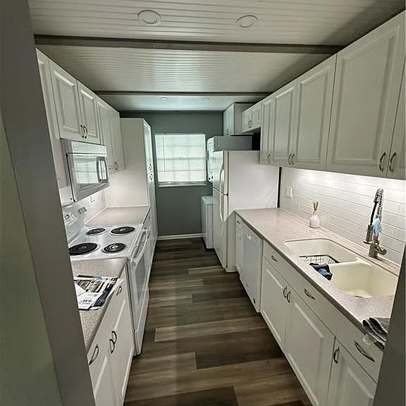 4900 Biscayne Dr #22 — Photo 2