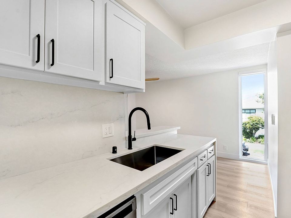 1st image of 1264 N Sweetzer Ave #201