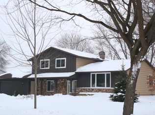 502 Van Caster Dr, Green Bay, WI 54311