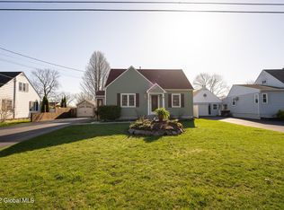 56 Woodlawn Dr, Ravena, NY 12143