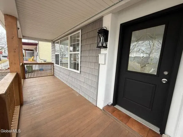 27 McElwain Ave Floor 2, Cohoes, NY 12047