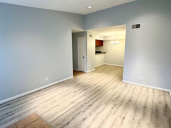 5th image of 700 Thicket Ln APT 406