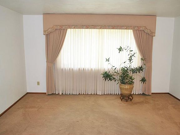 2nd image of 312 Crescent Garden Dr