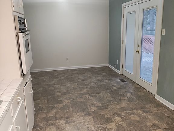 5th image of 611 S Claremont Ave