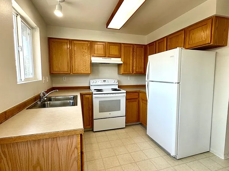 1618 SW Lava Ave — Photo 7
