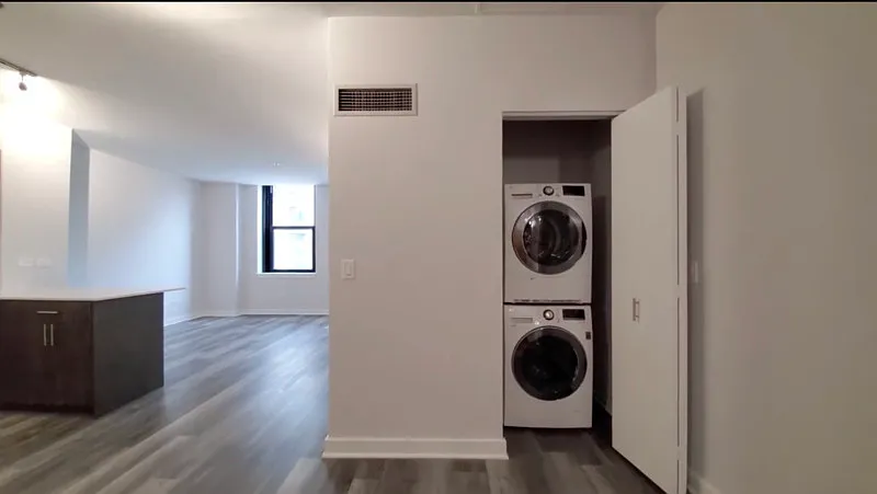 2 bed, 1.0 bath, 790 sqft, $3,300 — Photo 3