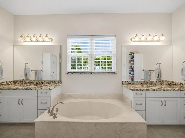 11726 SW Westcliffe Ln — Photo 8