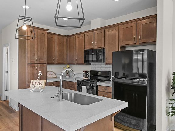 4th image of 300 Stony Point Road #253