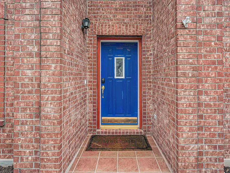 1622 Abbey Ln — Photo 5