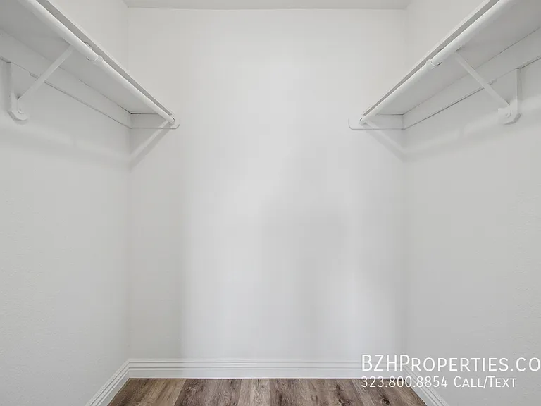 870 Crenshaw — Photo 13