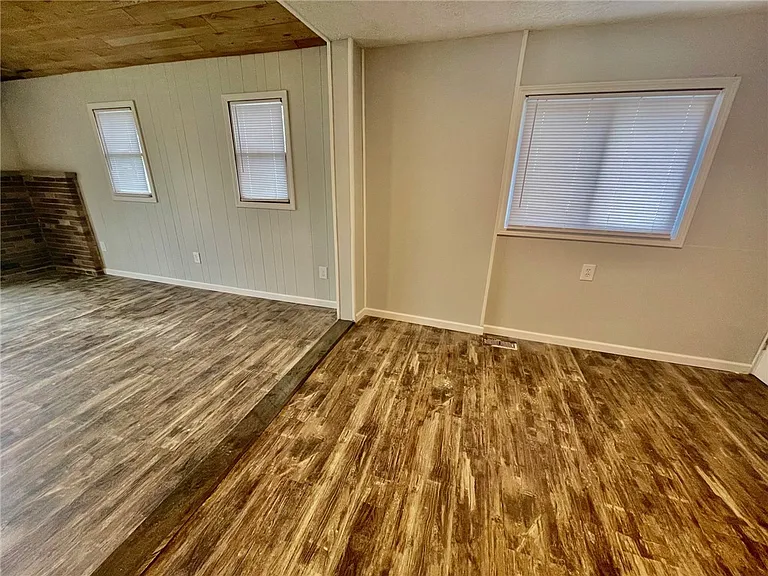 223 E Filbert St — Photo 27
