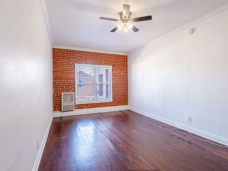1059 S. Manhattan Pl — Photo 8
