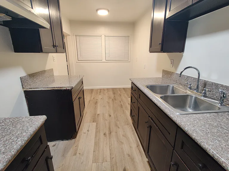 1/2 Poplar Ave — Photo 4