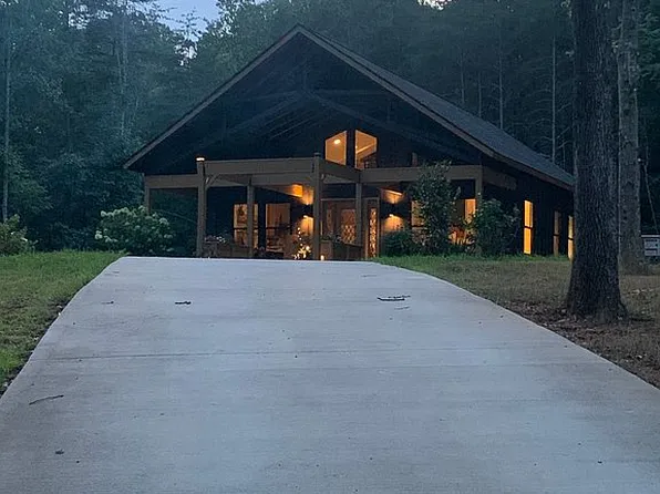 643 Lands End Rd, Seneca, SC 29678