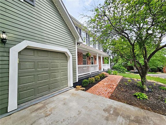 4th image of 8638 Greenwood Ln
