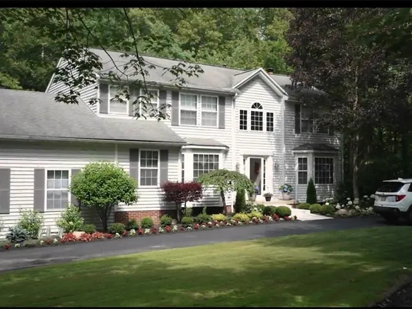 12090 Burlington Glen Dr, Chardon, OH 44024