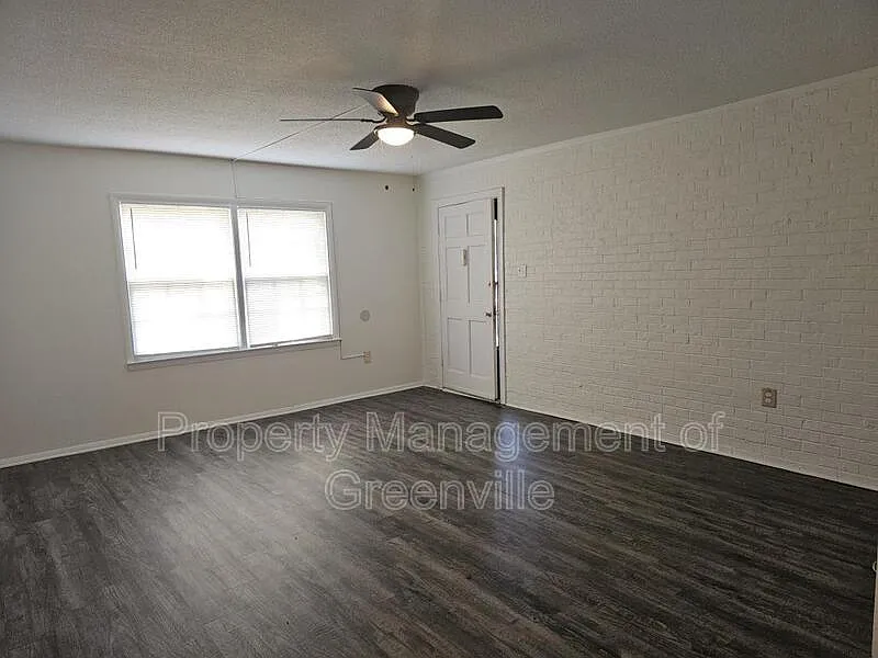 1 bed, 1.0 bath, 780 sqft, $799 — Photo 2