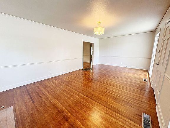 5th image of 2213 S Z St