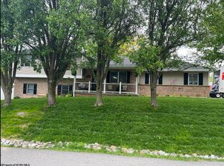 1094 Brookings Dr, Morgantown, WV 26508