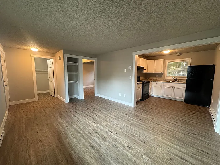 Cozy 2bd/1ba North West Apartment | On-Site Laundry | Pet Friendly | Off-Street Parking | Avail U... — Photo 2