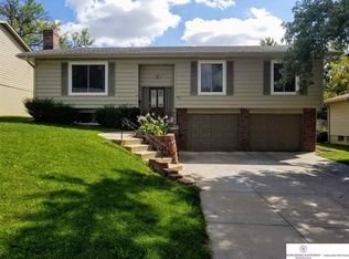 9735 Saratoga St, Omaha, NE 68134