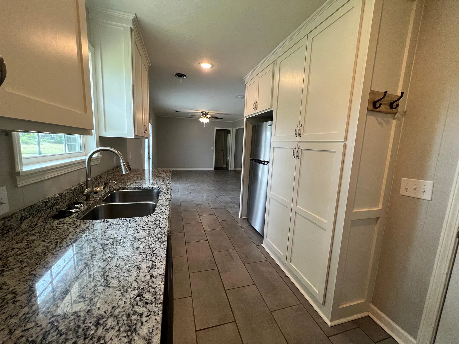 3 bed, 1456 sqft, $1,700 — Photo 4