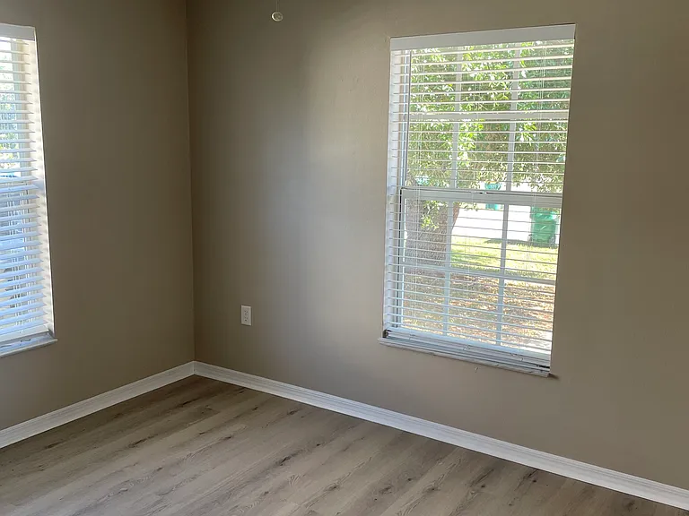 10331 Kidron Ave #B — Photo 8