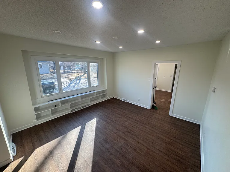 940 Becker St — Photo 6