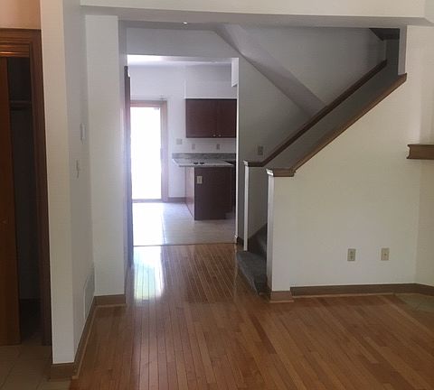 4th image of 823 Park St