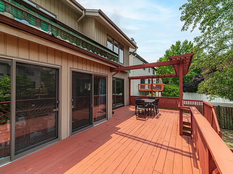 LARGE DECK FROM KITCHEN AND FAMILY ROOM ACCESS
ANOTHER VIEW OF FAMILY ROOM TO 2ND FLOOR
