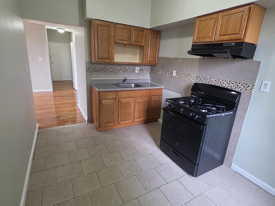1st image of 246 Roseville Ave #4D