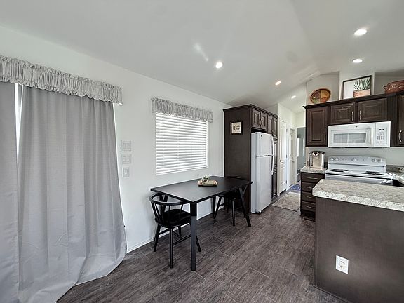 4th image of 925 N Plaza Dr #79