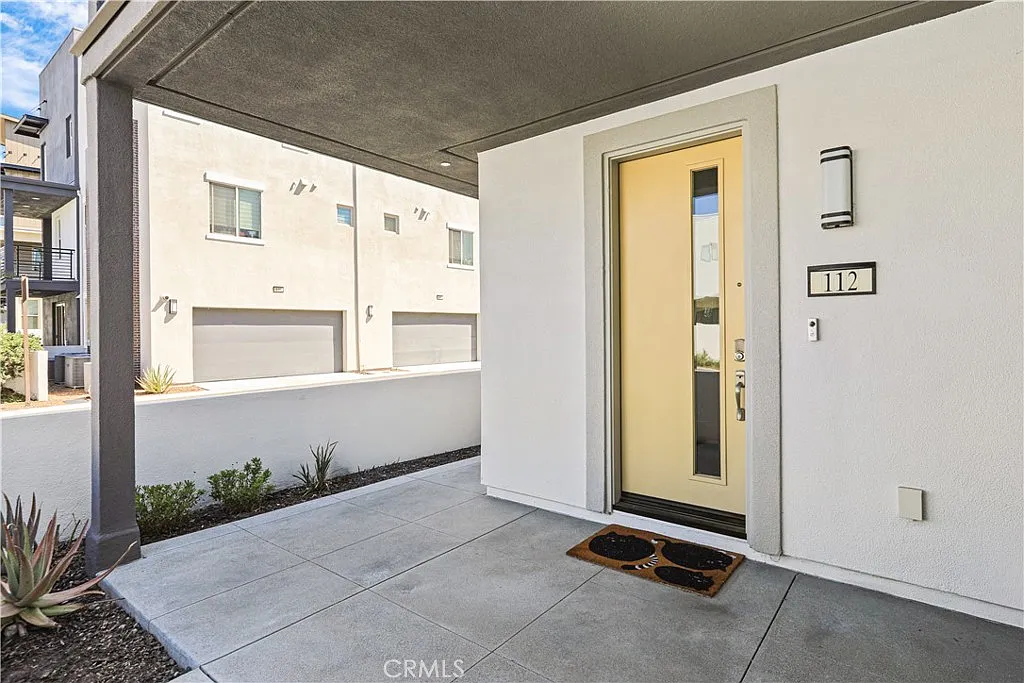 2 bed, 2.5 bath, 1675 sqft, $4,400 — Photo 3