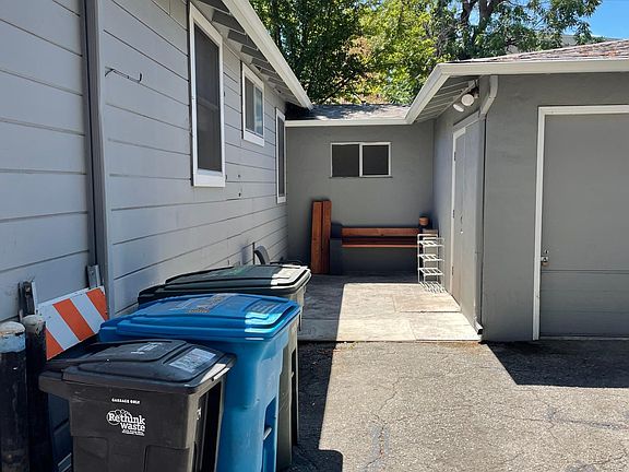 5th image of 1009 Madera Ave