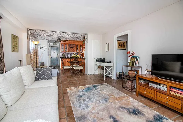 Sold by Prime Realty | media 10