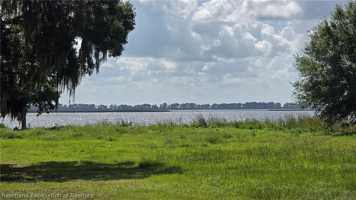3 bed, 2.0 bath, 1088 sqft, $1,300 — Photo 3