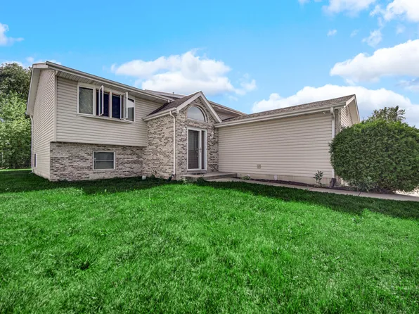 6261 Willet Ave, Hobart, IN 46342