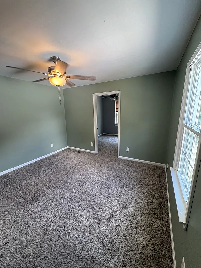 Freshly remodeled home close to APSU and Downtown Clarksville — Photo 3
