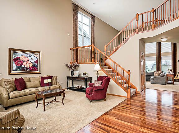 4th image of 548 Barclay Dr