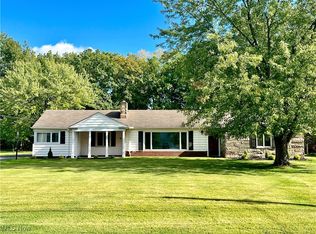 5881 Parkview Ln, Fairview Park, OH 44126